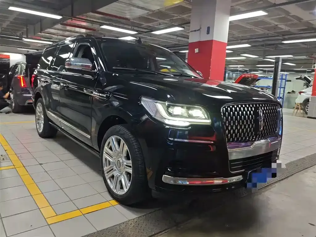 Lincoln Navigator — фото 1
