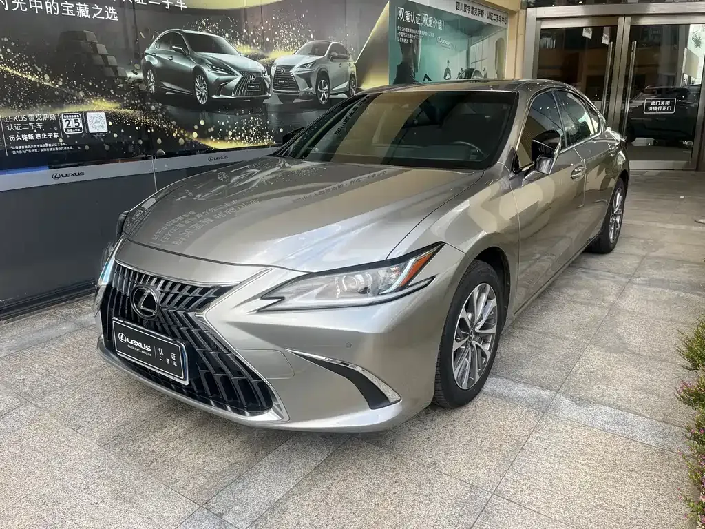 Lexus ES — фото 1
