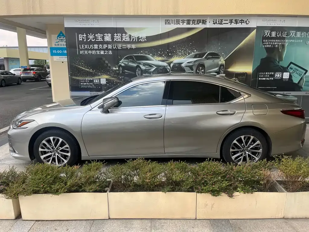 Lexus ES — фото 10