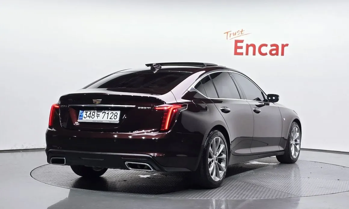 Cadillac CT5 — фото 8