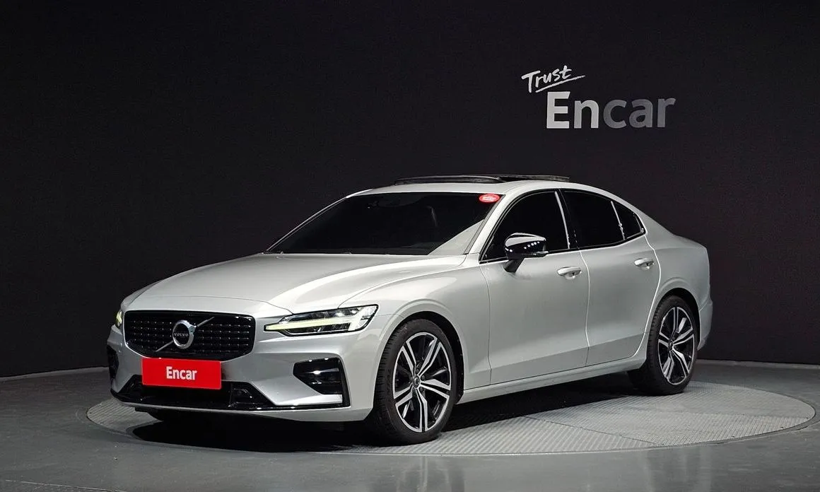 Volvo S60 — фото 1