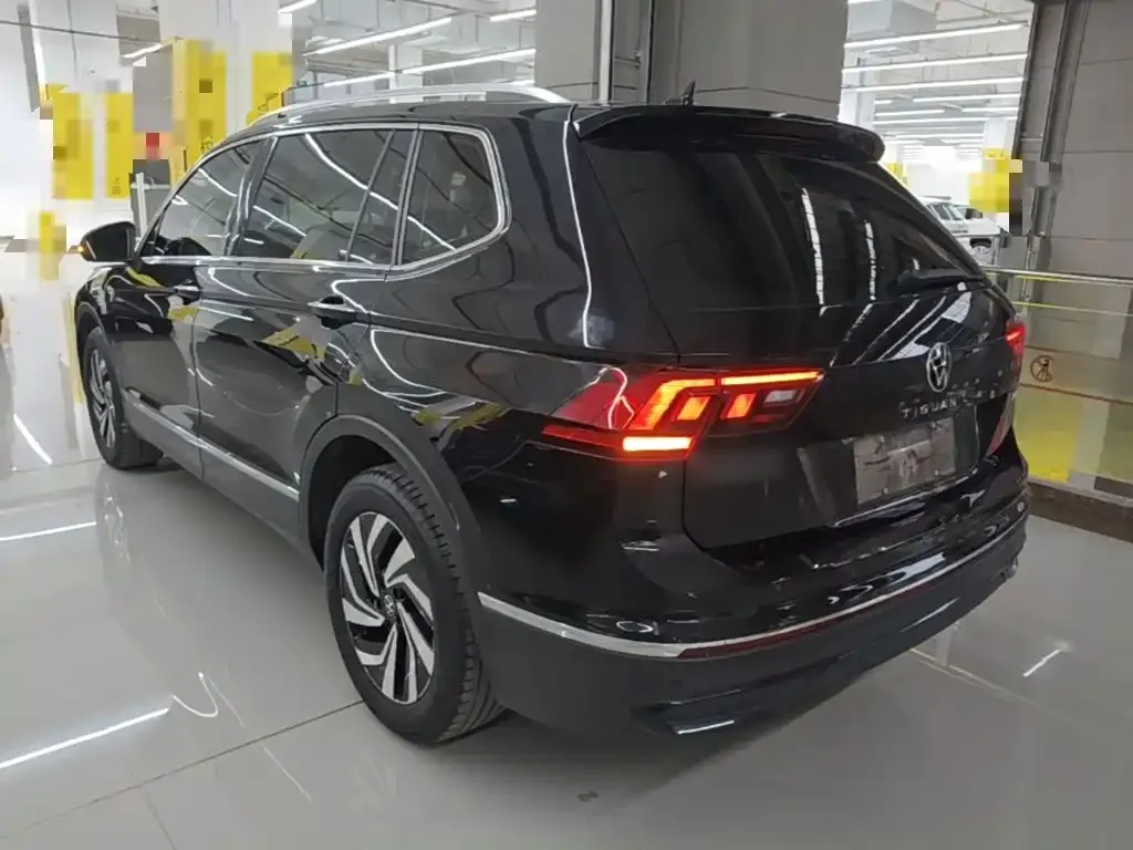 Volkswagen Tiguan L — фото 6