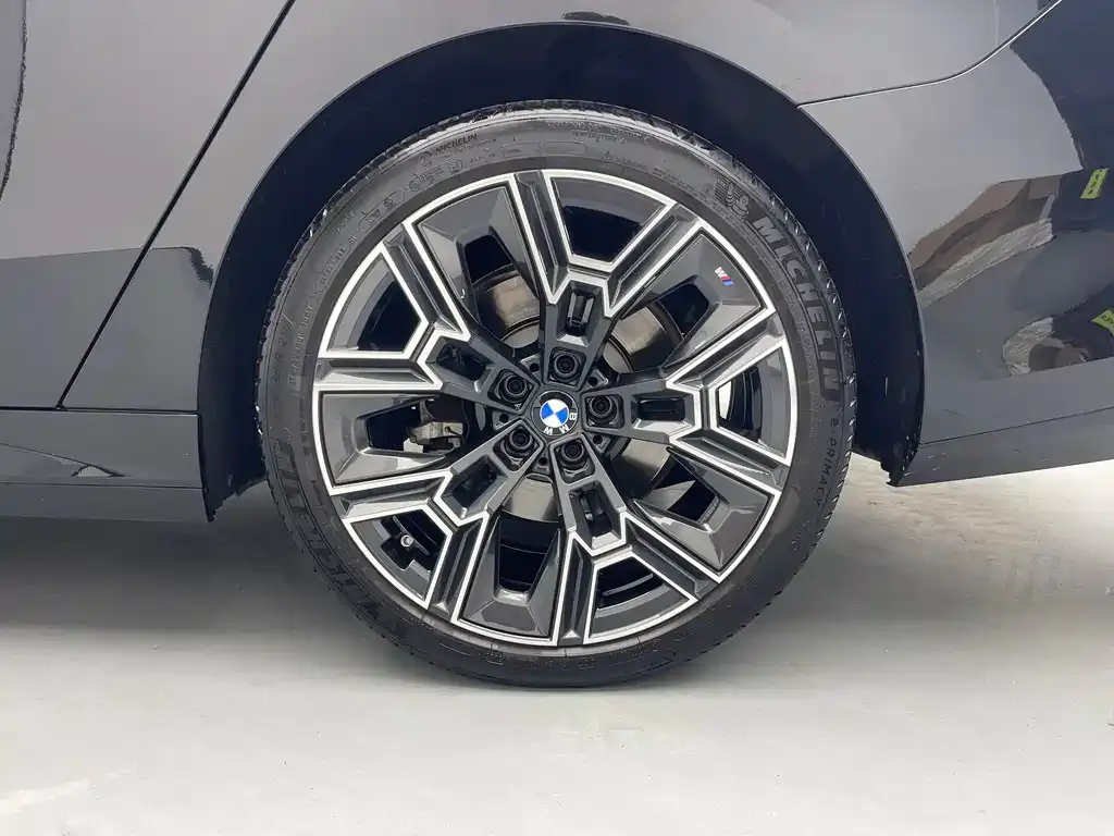 BMW 5 Series — фото 10