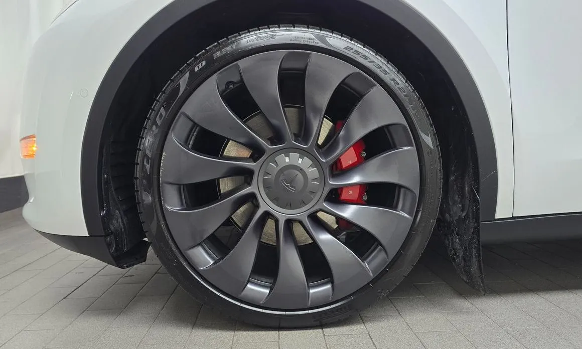 Tesla Model Y — фото 9