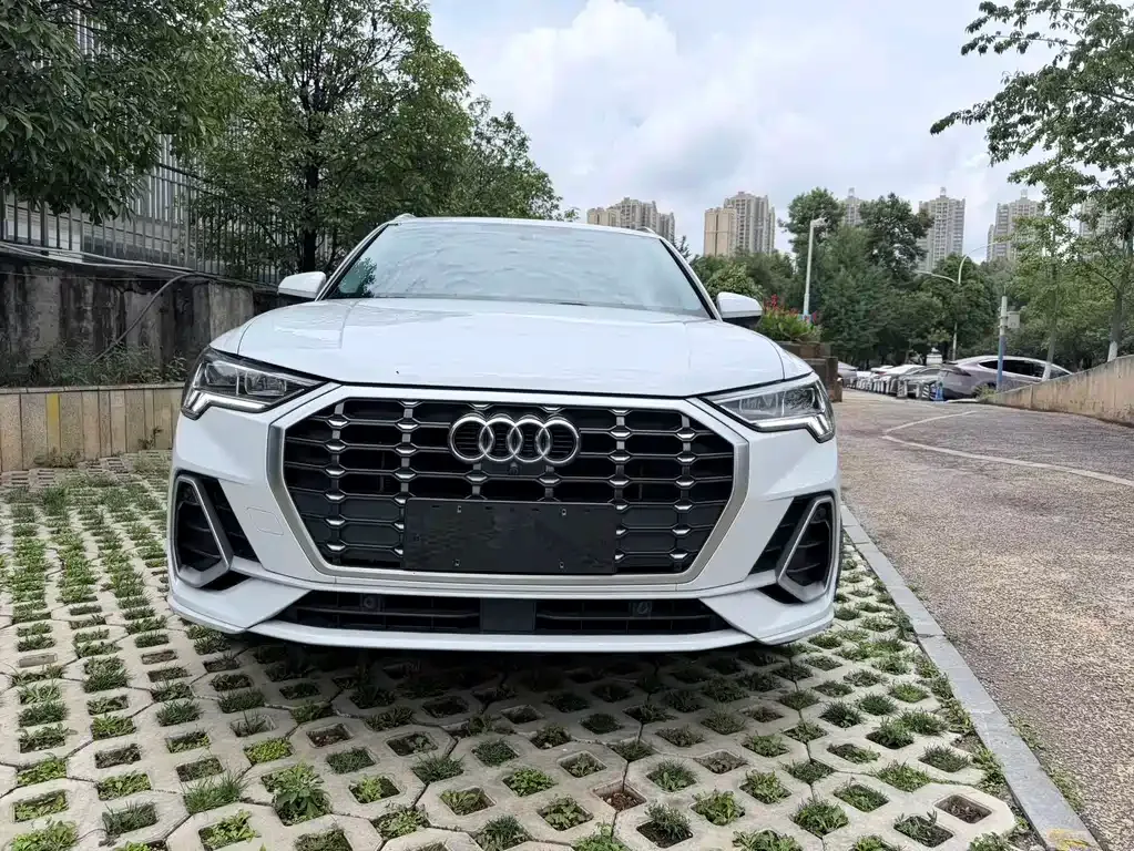 Audi Q3 — фото 1