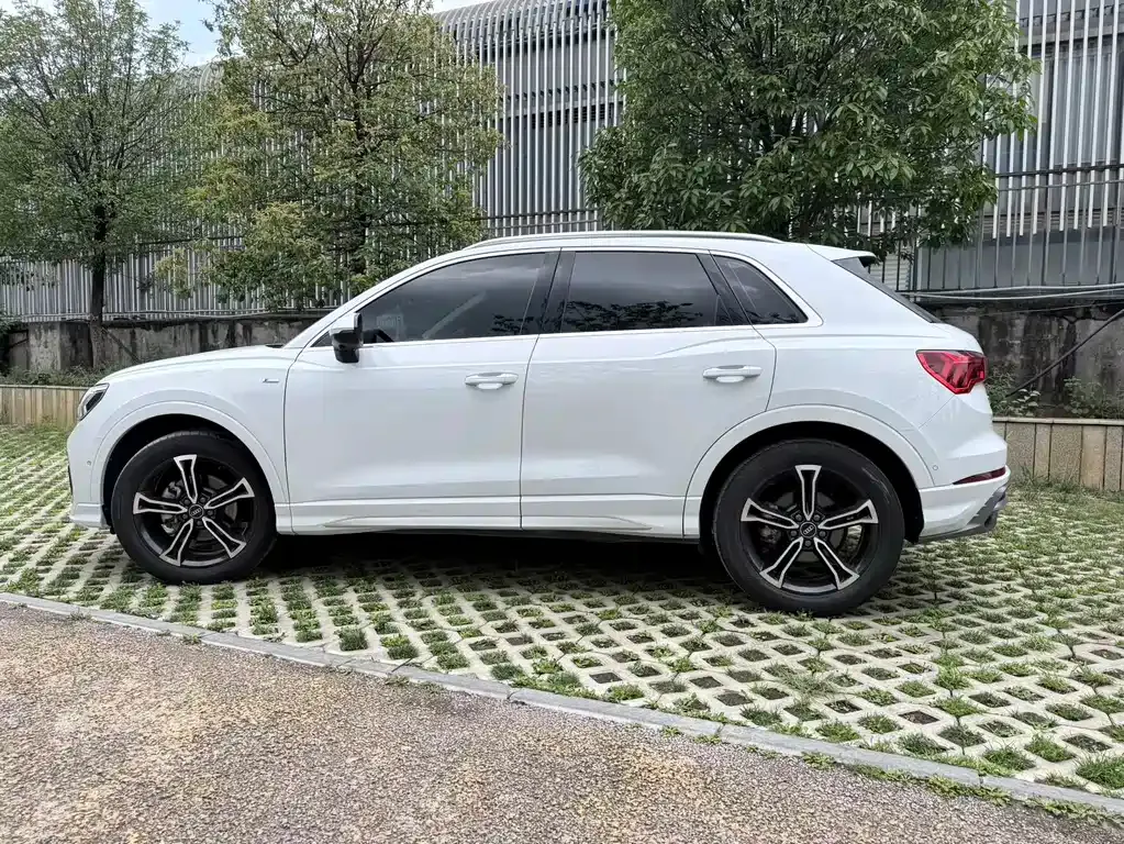 Audi Q3 — фото 10