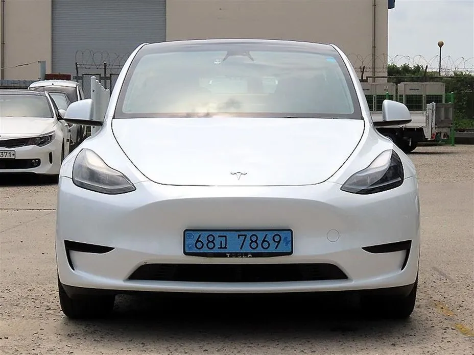 Tesla Model Y — фото 1