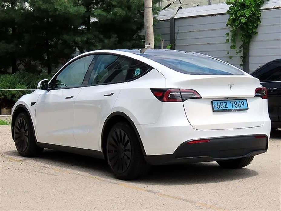 Tesla Model Y — фото 9