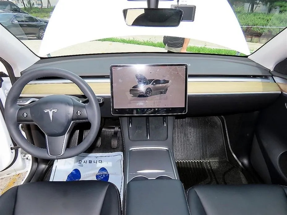 Tesla Model Y — фото 8