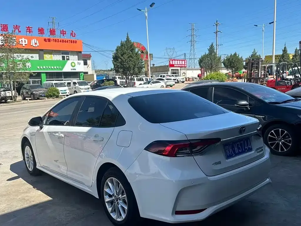 Toyota Corolla — фото 10
