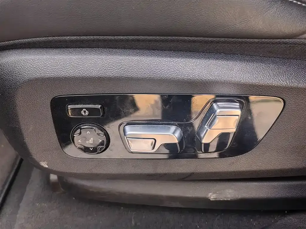 BMW XM — фото 10
