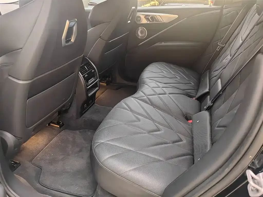 BMW XM — фото 8
