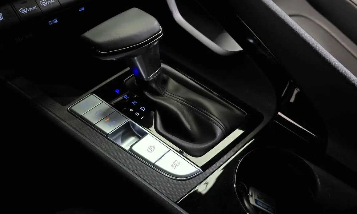 Hyundai AVANTE — фото 2