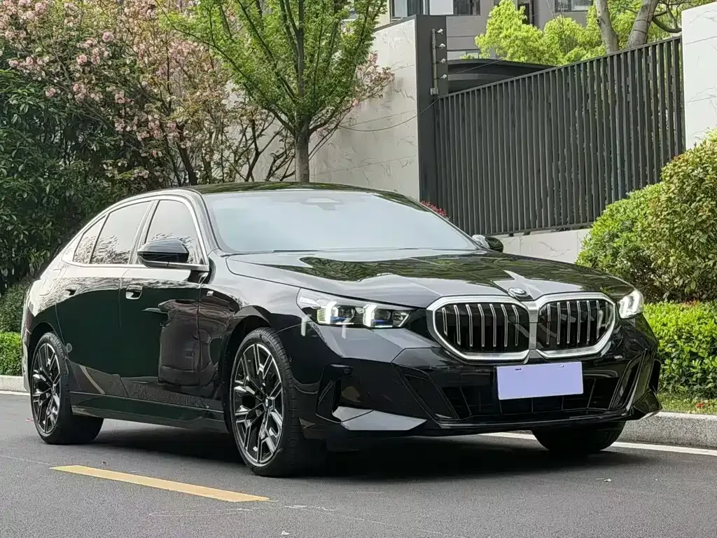 BMW 5 Series — фото 4