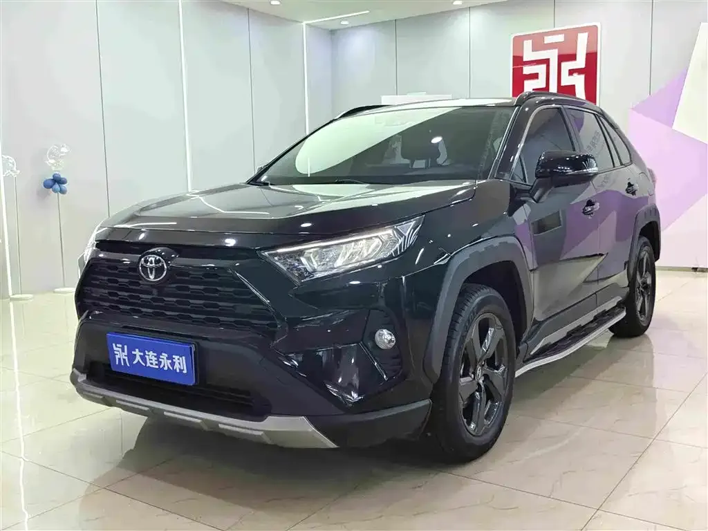 Toyota RAV4 — фото 1