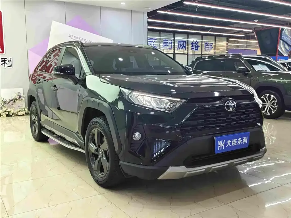 Toyota RAV4 — фото 8