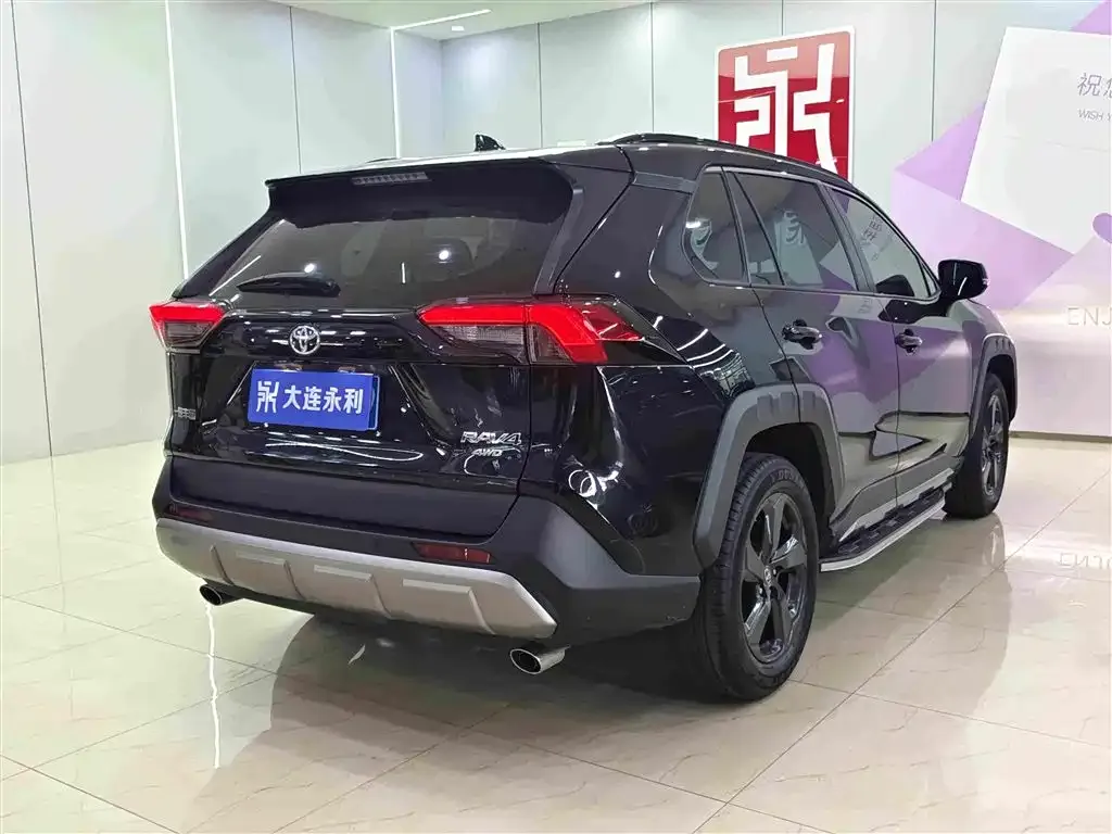 Toyota RAV4 — фото 5