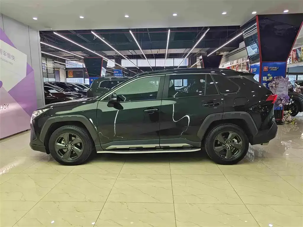 Toyota RAV4 — фото 7