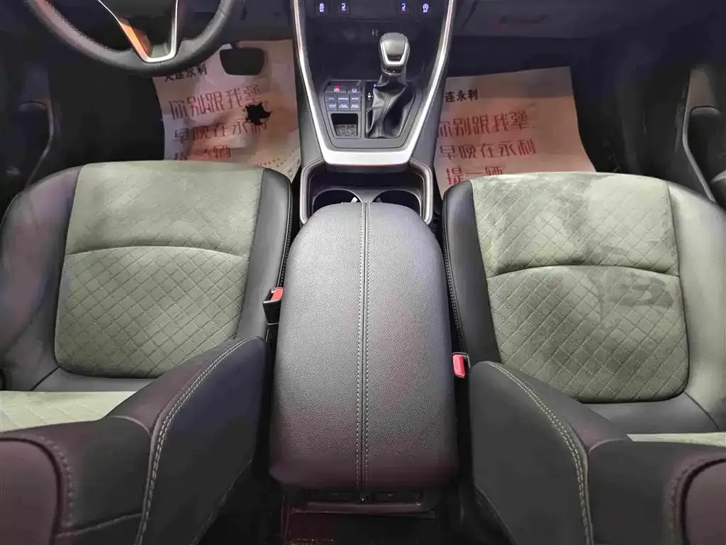 Toyota RAV4 — фото 4
