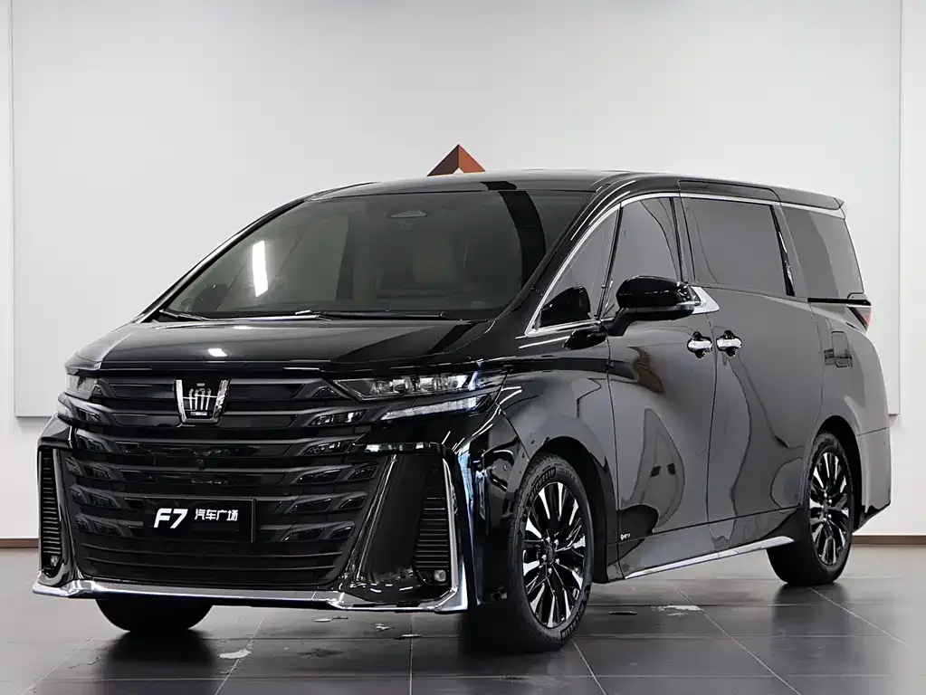 Toyota Vellfire — фото 1