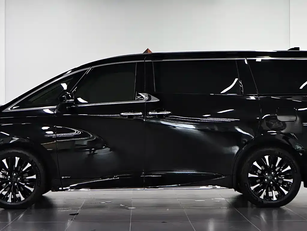Toyota Vellfire — фото 3