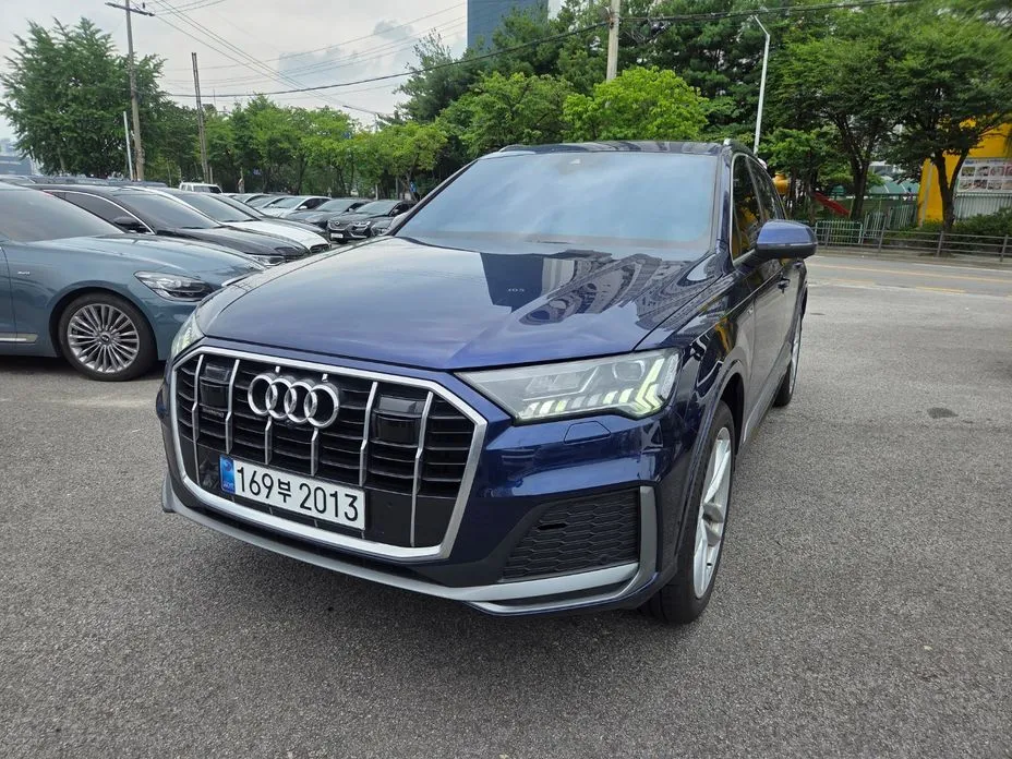 Audi Q7 — фото 1