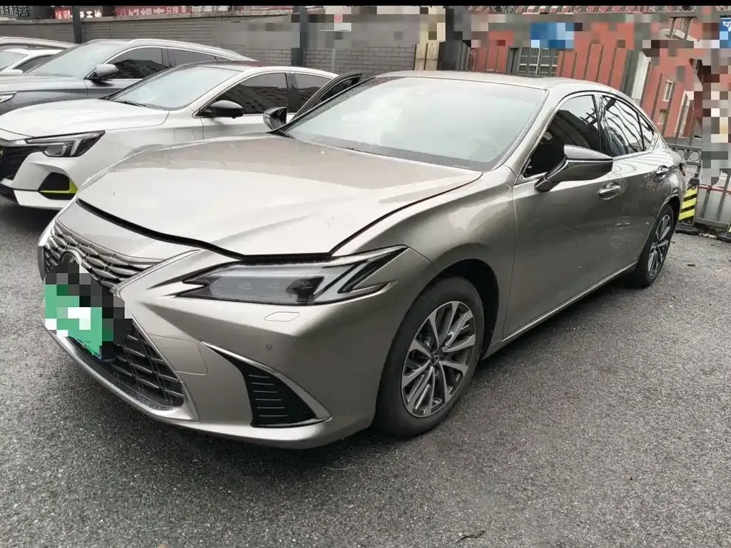 Lexus ES — фото 1
