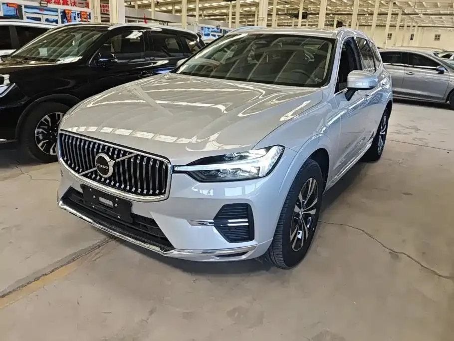 Volvo XC60 — фото 1