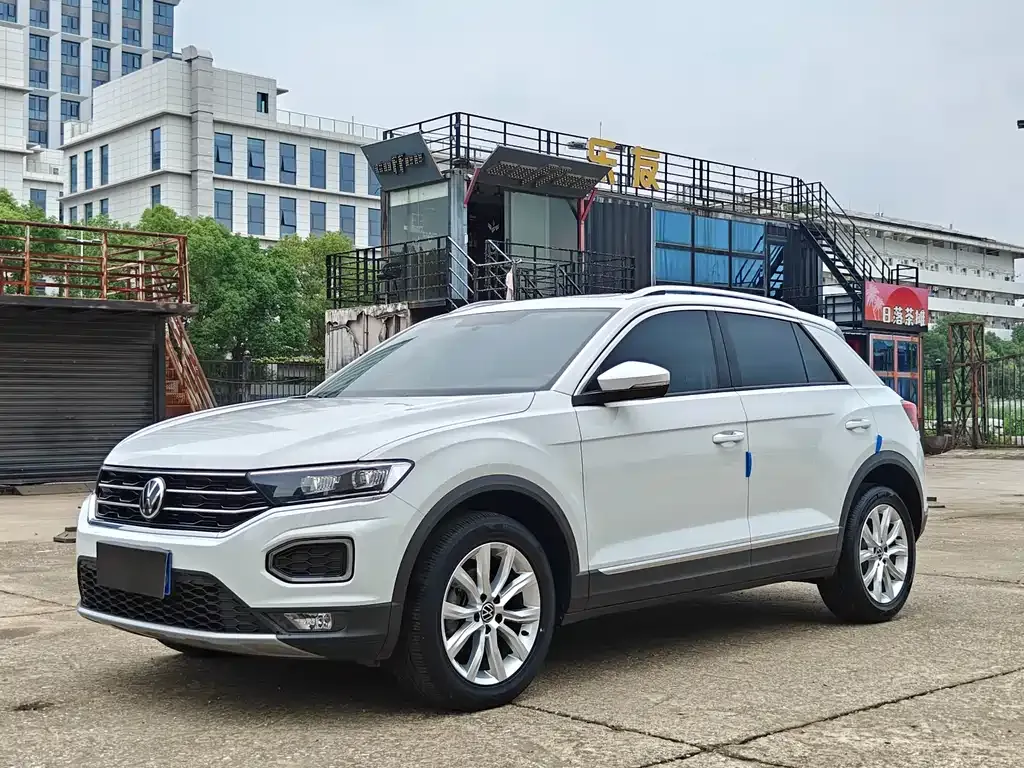 Volkswagen T-Roc — фото 1