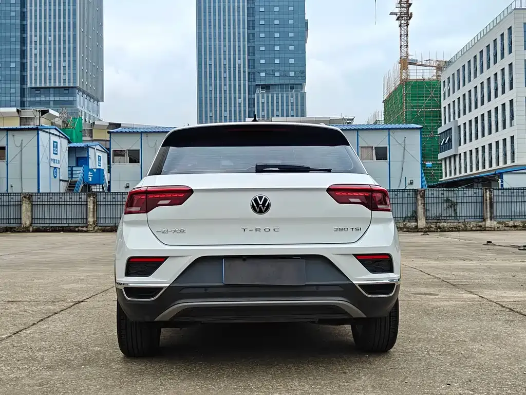 Volkswagen T-Roc — фото 10