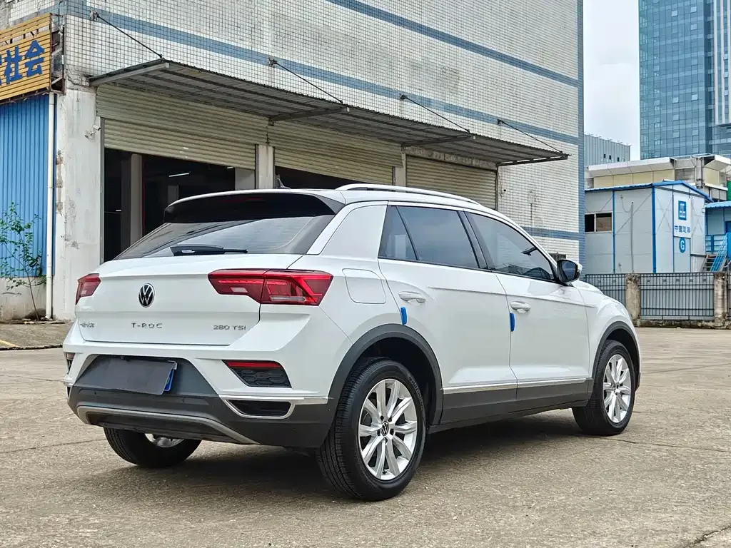 Volkswagen T-Roc — фото 8