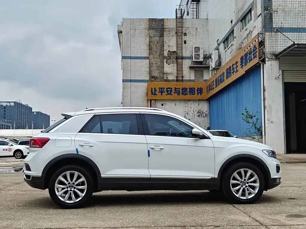 Volkswagen T-Roc — фото 9