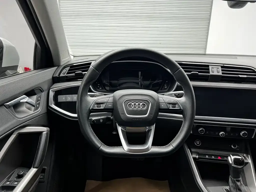 Audi Q3 — фото 9