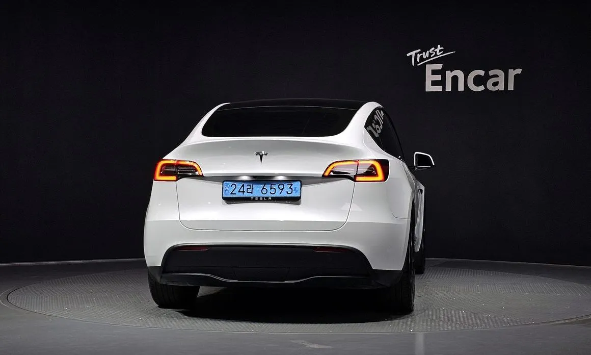 Tesla Model Y — фото 5