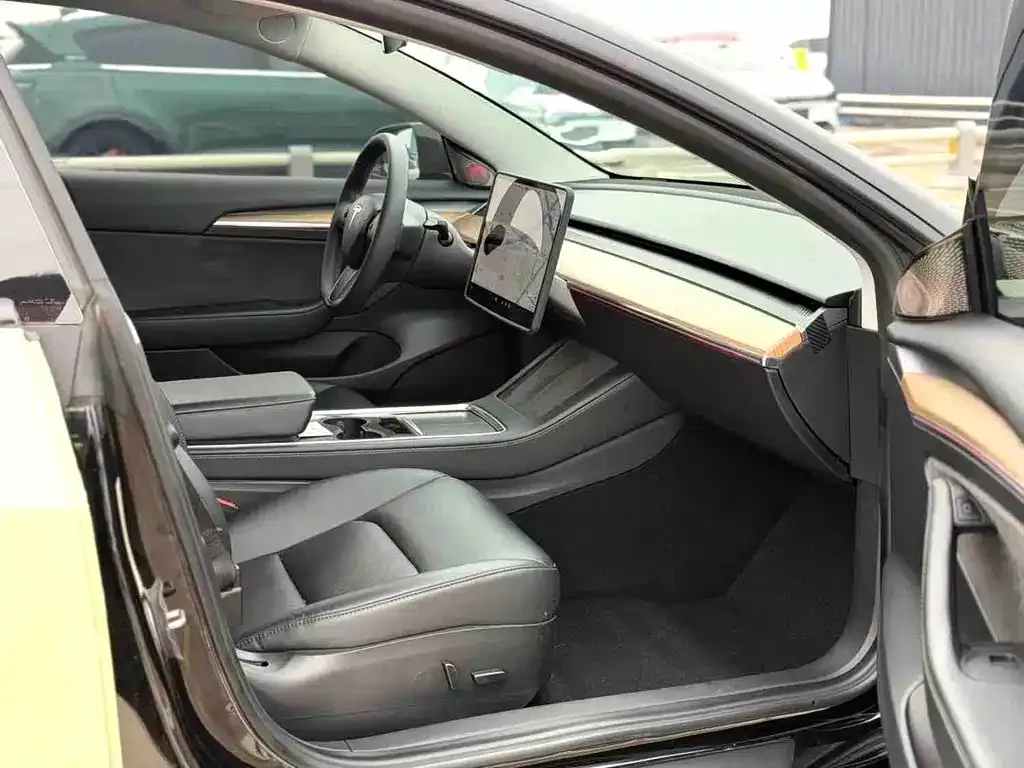 Tesla Model 3 — фото 4