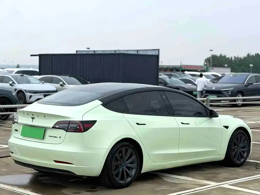 Tesla Model 3 — фото 5