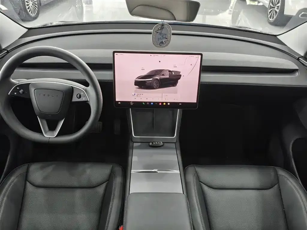 Tesla Model Y — фото 10