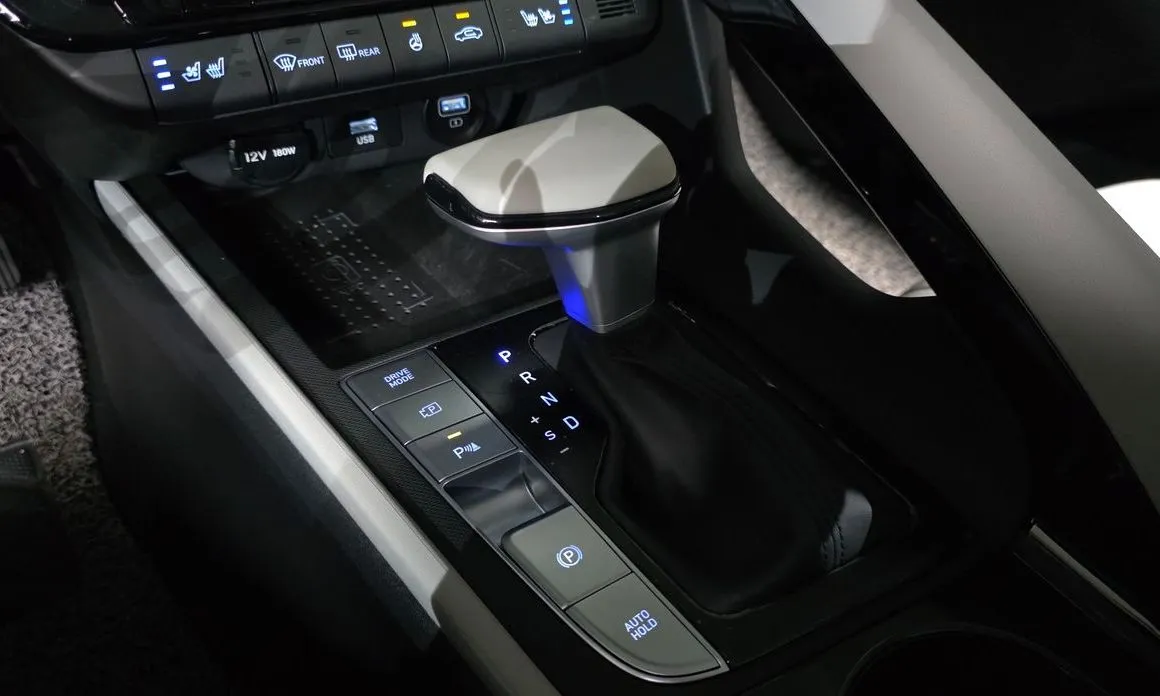 Hyundai AVANTE — фото 2