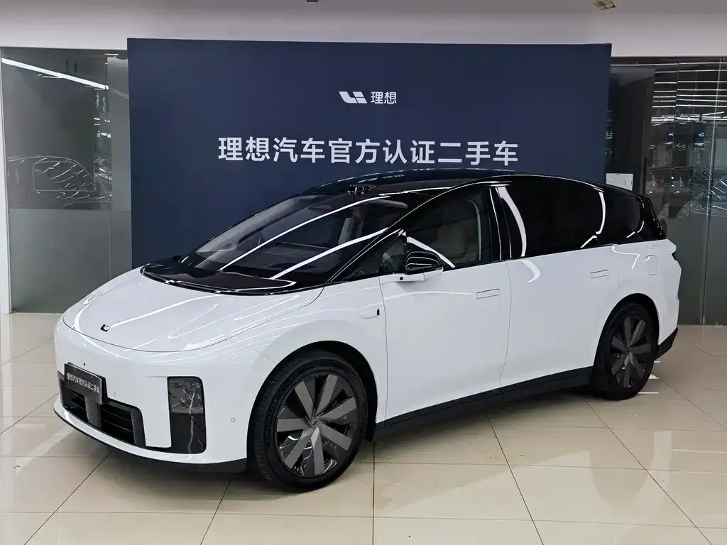 Li Auto i8 — фото 1