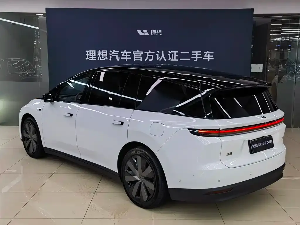 Li Auto i8 — фото 10