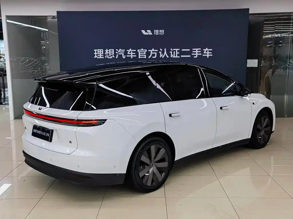 Li Auto i8 — фото 4