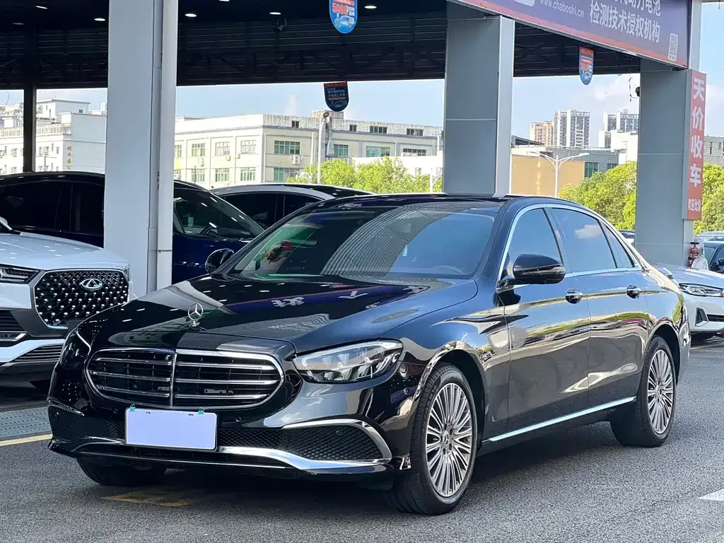 Mercedes-Benz E-Class — фото 1