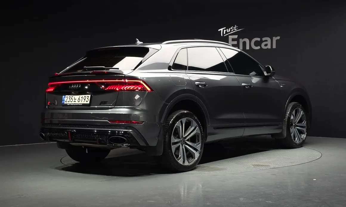 Audi Q8 — фото 8