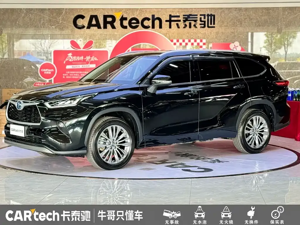 Toyota Highlander — фото 1