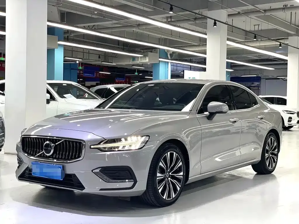 Volvo S60 — фото 1