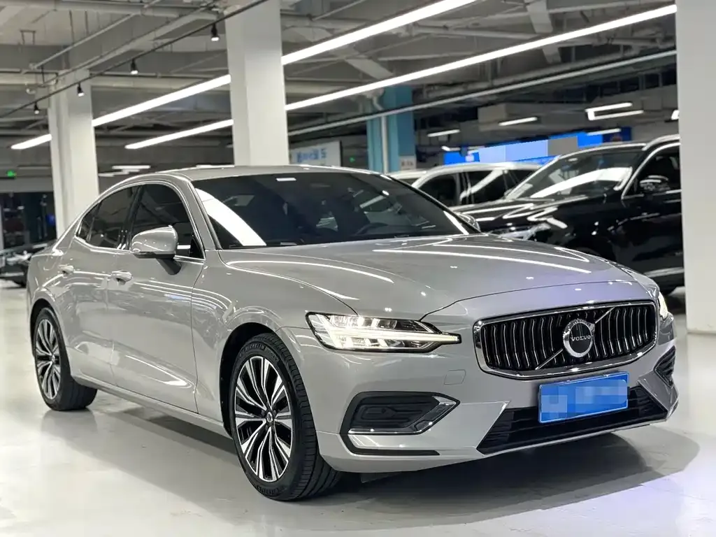 Volvo S60 — фото 8