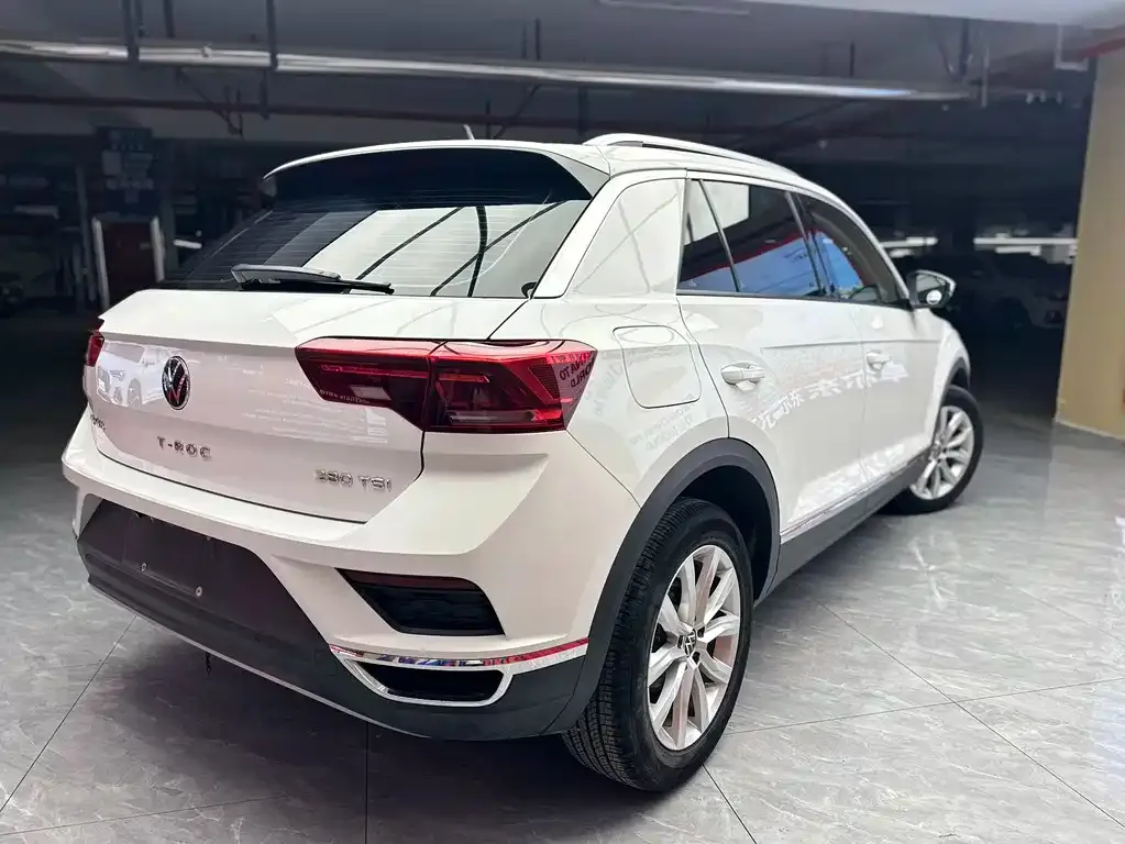 Volkswagen T-Roc — фото 6