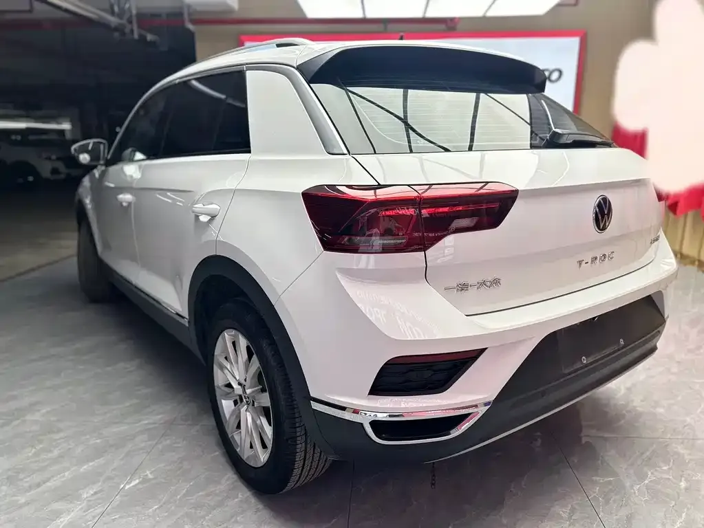 Volkswagen T-Roc — фото 10
