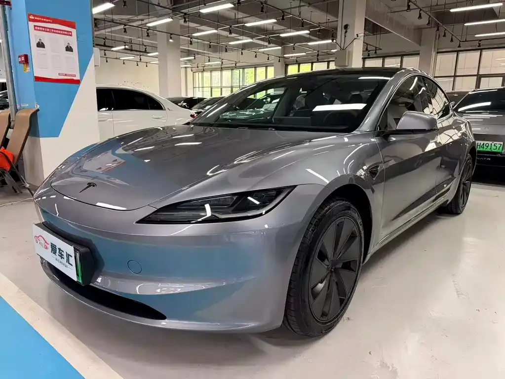 Tesla Model 3 — фото 1