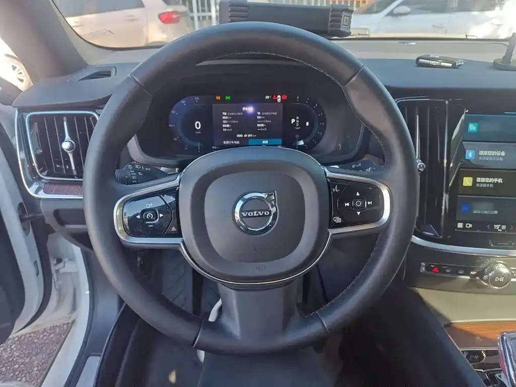 Volvo S60 — фото 10